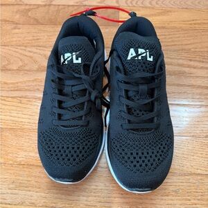New never been worn APL Black Sneakers Athletic Propulsion Labs women's 6.5